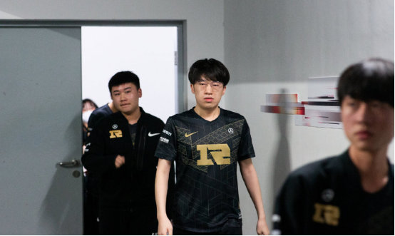 新草坪通常 新草坪通常